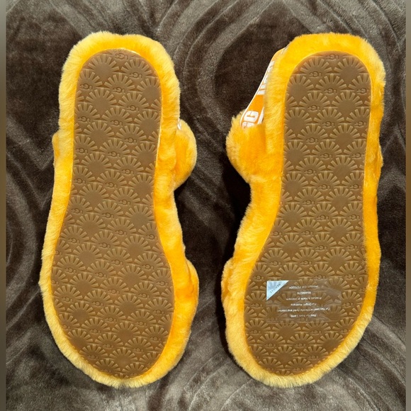 UGG Slippers sz 5. NIB - Picture 2 of 5